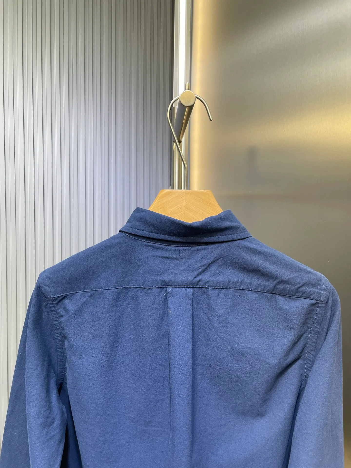 P370 Ralph Lauren 🌟 War Horse solid color shirt, macaron color, white upper body, loose fit, contrasting embroidery design on the cuffs and chest, button closure, can be paired with a skirt of the same color Size: xs-xl
